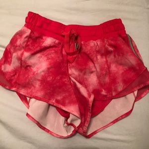 Tie dye pink Lululemon Hotty Hot Short 2.5”